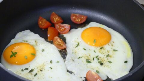 طريقة عمل بيض مقلي صحي