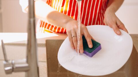 طريقة عمل الصابون السائل لغسيل الأطباق