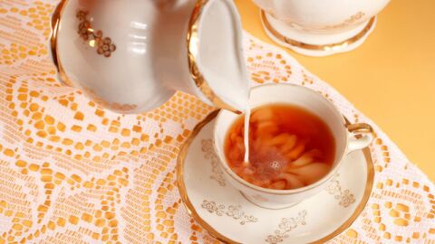 طريقة عمل شاي بالحليب