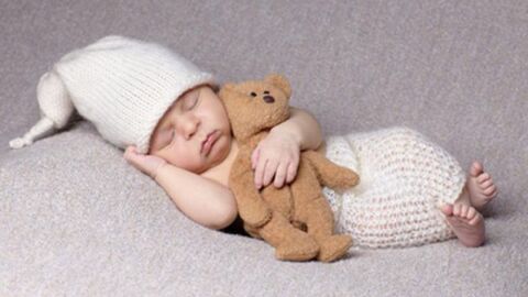 كيف نجعل الطفل الرضيع ينام ليلا