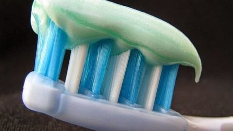 كيف تصنع معجون أسنان
