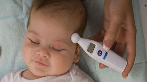 طريقة قياس حرارة الطفل