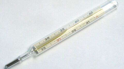 كيفية قياس درجة الحرارة بالترمومتر