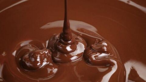 كيفية تذويب الشوكولاتة الخام