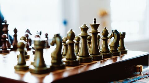 كيفية لعب لعبة الشطرنج