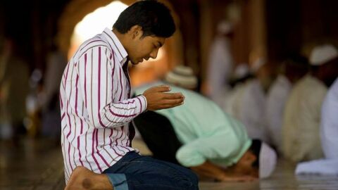 كيفية الصلاة جالساً