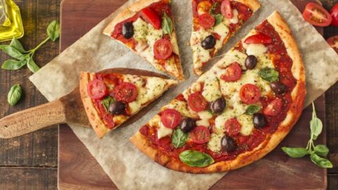 كيفية تحضير عجينة البيتزا الإيطالية