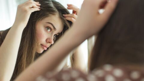 طريقة إزالة القشرة من الشعر للنساء