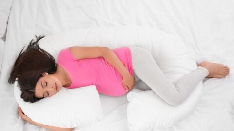 طريقة النوم للحامل في الشهر الرابع