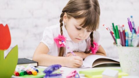كيف تعلم الطفل الكتابة