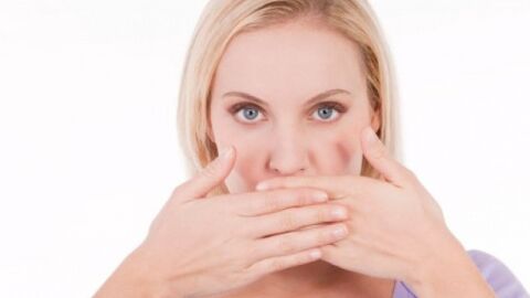 طريقة علاج رائحة الفم الكريهة