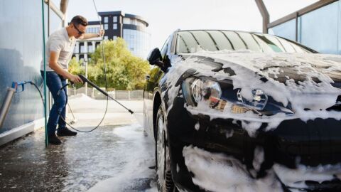 كيف أغسل السيارة