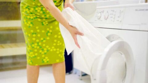طريقة غسل الملابس البيضاء