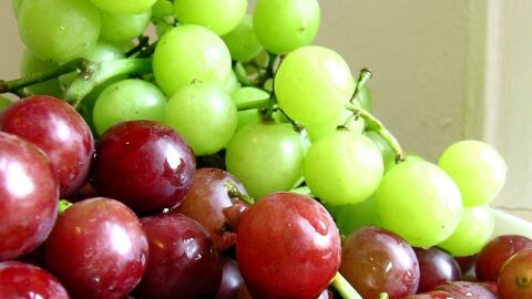 تفسير اكل العنب في المنام