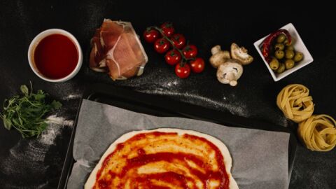 مكونات صلصة البيتزا الإيطالية