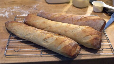 عمل الخبز الفرنسي