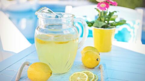 عمل عصير الليمون