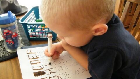 طرق تعليم الأطفال الكتابة