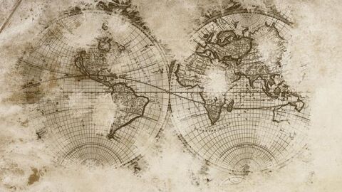 من أول من رسم خريطة العالم
