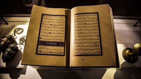 قراءة القرآن على الميت حلال أم حرام