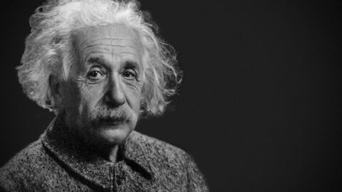بحث حول آينشتاين