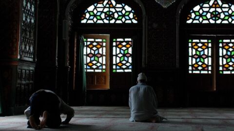 حكم الصلاة في المساجد التي بها أضرحة