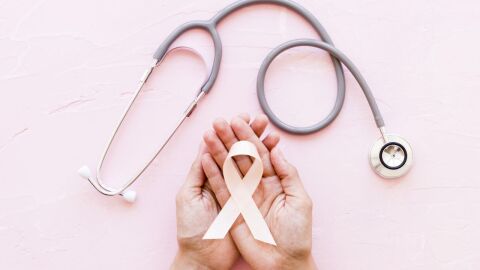 أعراض وأسباب سرطان الثدي
