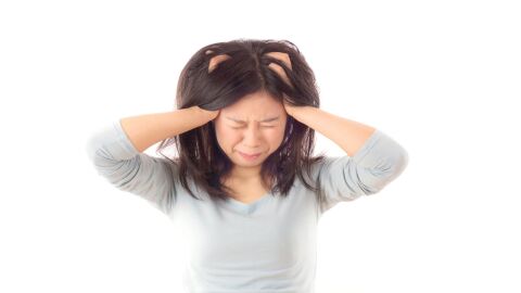أعراض التهاب فروة الرأس وعلاجها