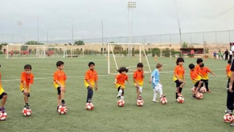 تعليم كرة القدم للصغار