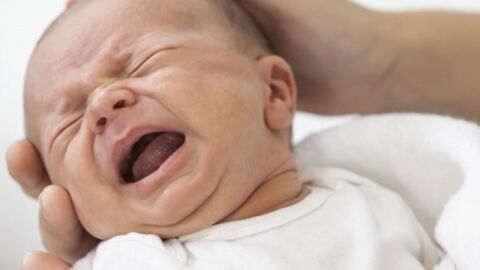فوائد بكاء الطفل الرضيع