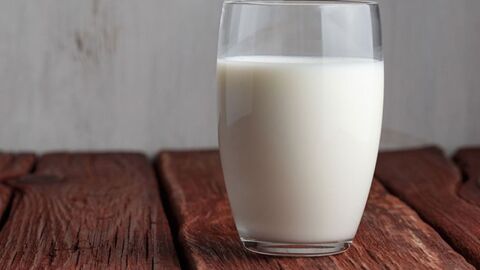 فوائد الحليب خالي الدسم قبل النوم