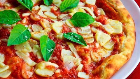 أفضل طريقة لعمل عجينة البيتزا الإيطالي