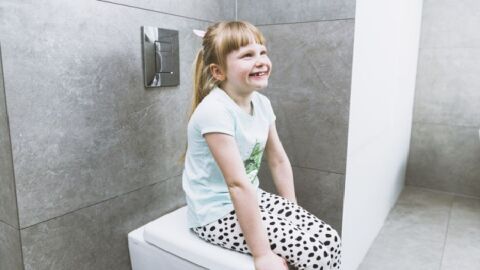 أفضل طريقة لتعليم الأطفال دخول الحمام