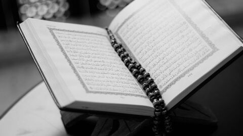 صفات المنافقين في القرآن والسنة