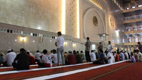 آثار الصلاة في سلوك المسلم