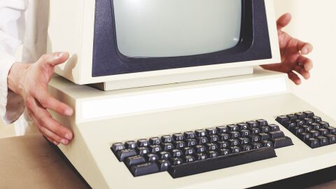 أول جهاز حاسوب