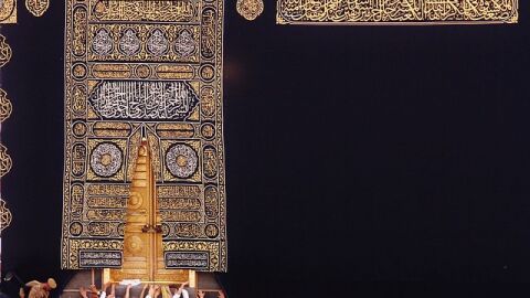 أول سورة نزلت في مكة