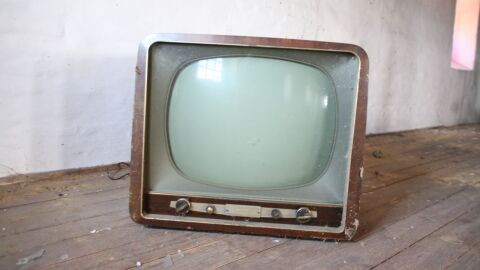 أول من اخترع التلفاز