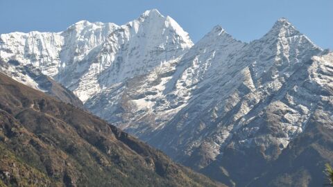 أكبر قمة جبلية في العالم