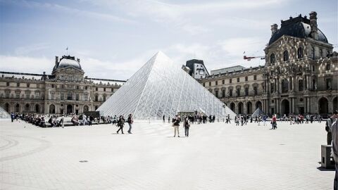 أكبر متحف في باريس