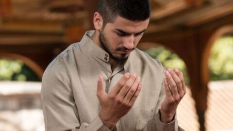 فضل المحافظة على الصلاة في الدنيا والآخرة