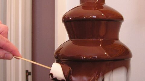 طريقة نافورة الشوكولاتة بالنوتيلا