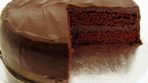 طريقة الكيكة الإسفنجية بالشوكولاتة