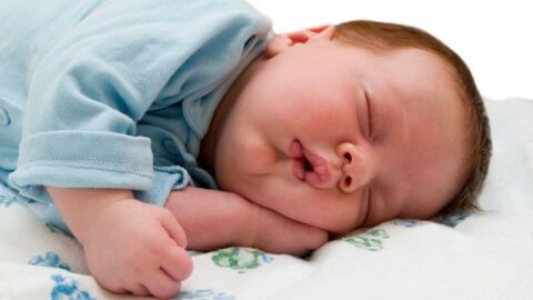 عدد ساعات نوم الطفل