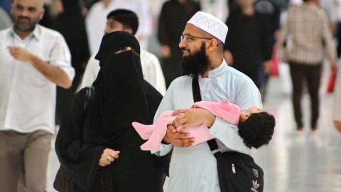 حق أم الزوج على الزوجة في الإسلام