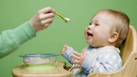 مراحل أكل الرضع