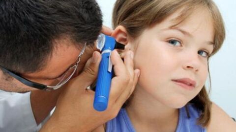 علاج التهاب الأذن الوسطى - فيديو