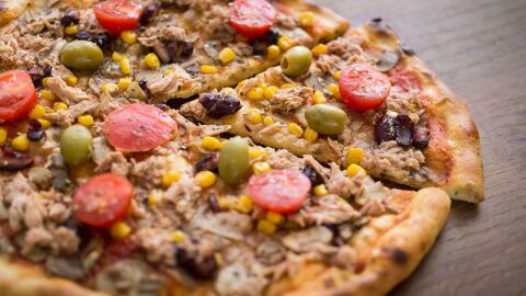 وصفة بيتزا التونا بالتوست - فيديو