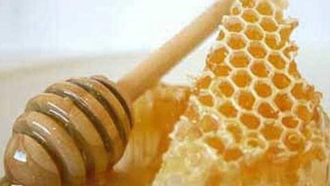 ما هي فوائد غذاء ملكات النحل للبشرة