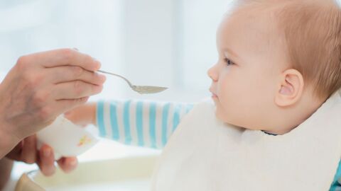 ماذا يأكل الطفل ذو الأربعة أشهر